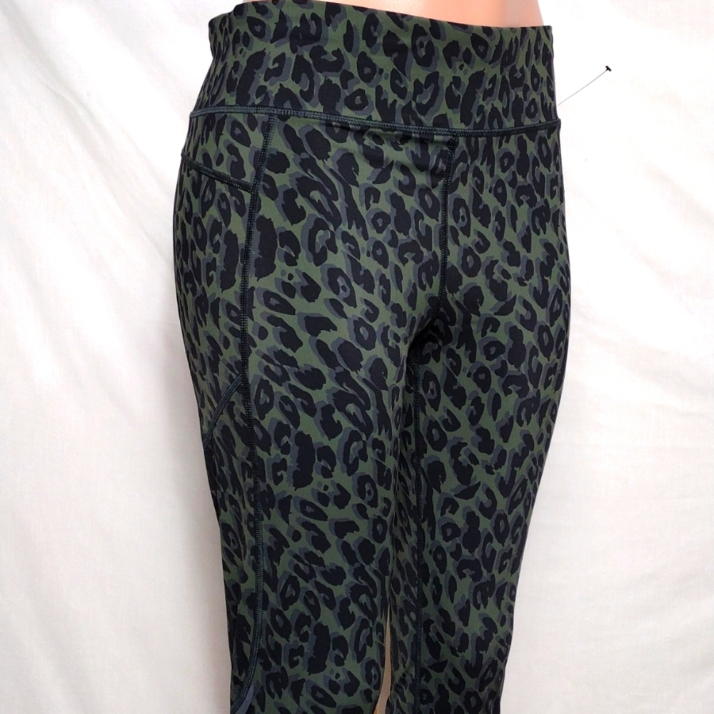 Sweaty Betty Women NWOT Size 14 Athletic Capri inseam 22"